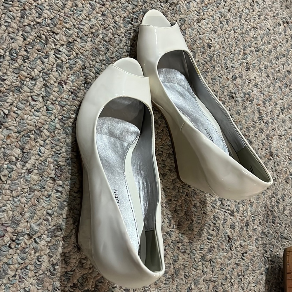 Ladies CL by laundry White wedge heel size 9. Worn once.